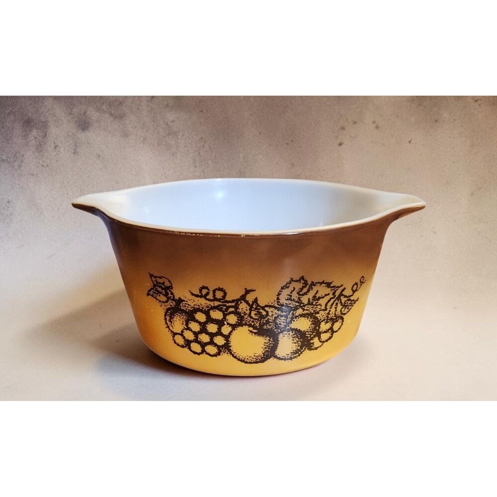 Vintage 70s Pyrex #473 Old Orchard 1qt. Round Casserole Dish Brown with Fruit